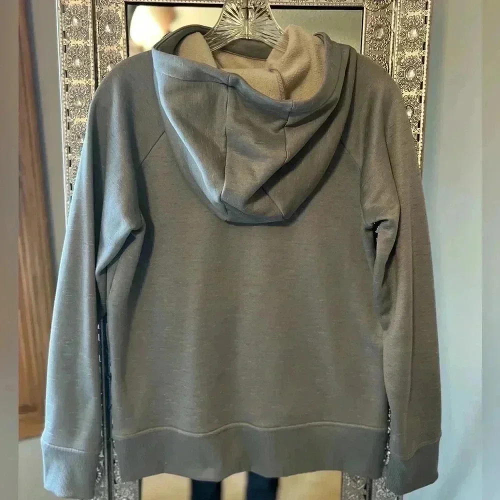 Under Armour Women’s Fleece hoodie. Size small - Picture 4 of 4